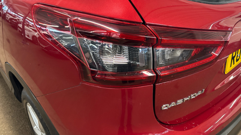 Nissan Qashqai 1.3 DiG-T 160 Acenta Premium 5dr Petrol Hatchback